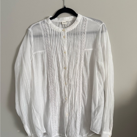 GAP Tops - GAP White Textured Blouse with Lace Accents